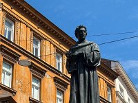 Spomenik fra Andriji Kačiću Miošiću, na početku Mesničke ulice